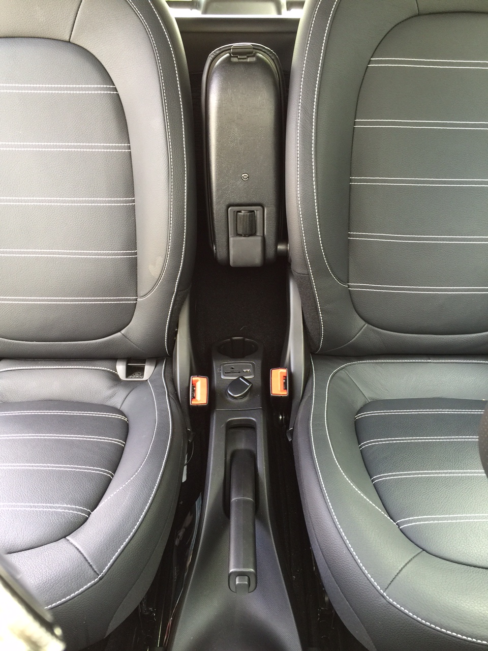 LFOTPP Auto Armlehne Aufbewahrung sbox für VW Up / Seat Mii / Skoda Citigo  2013-2021 Zentraler Steuer behälter Auto Innenraum VW Up Zubehör