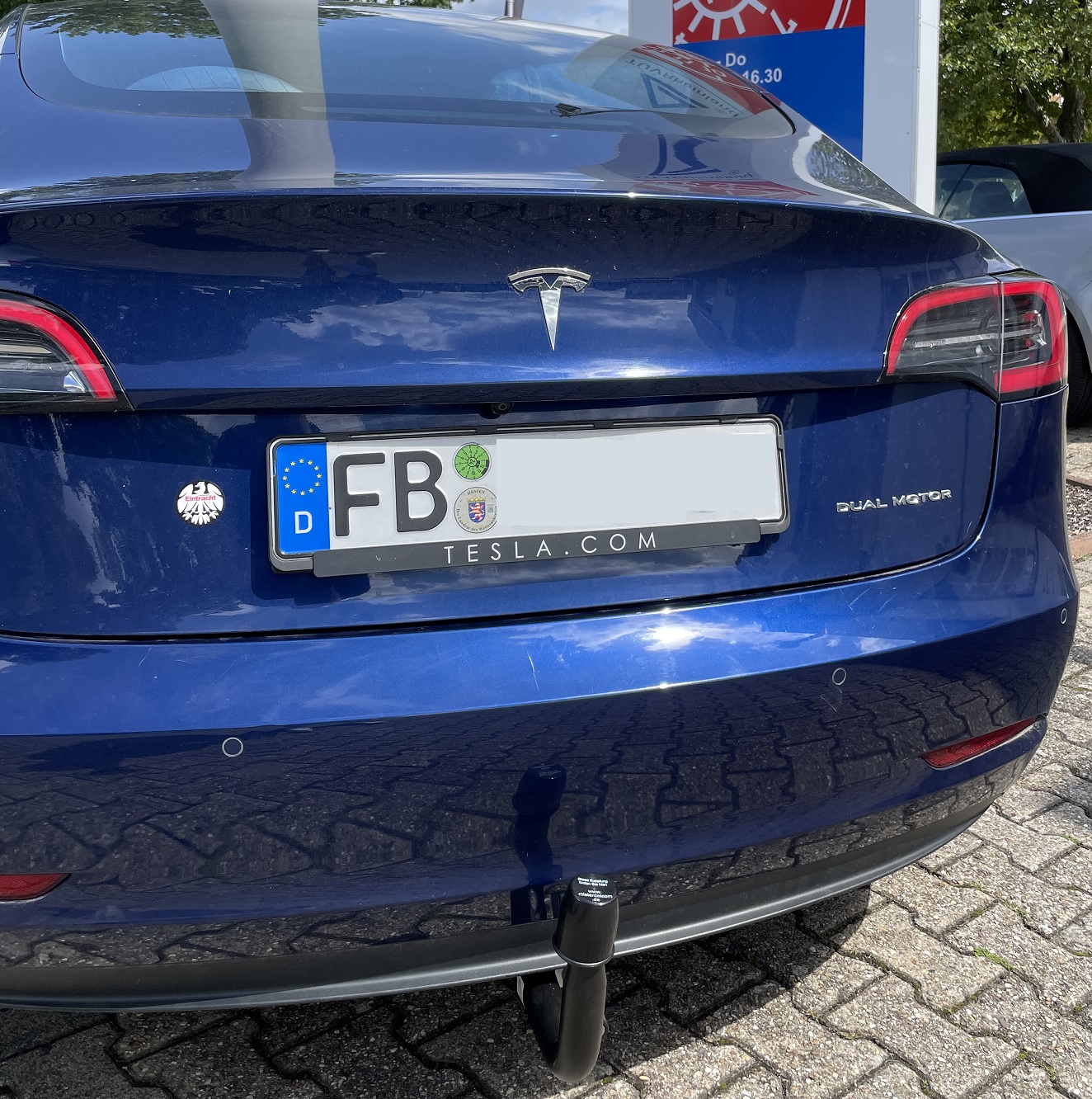 Tesla Model Y Europa: Anhängerkupplung für 1600 kg Zuglast im Shop
